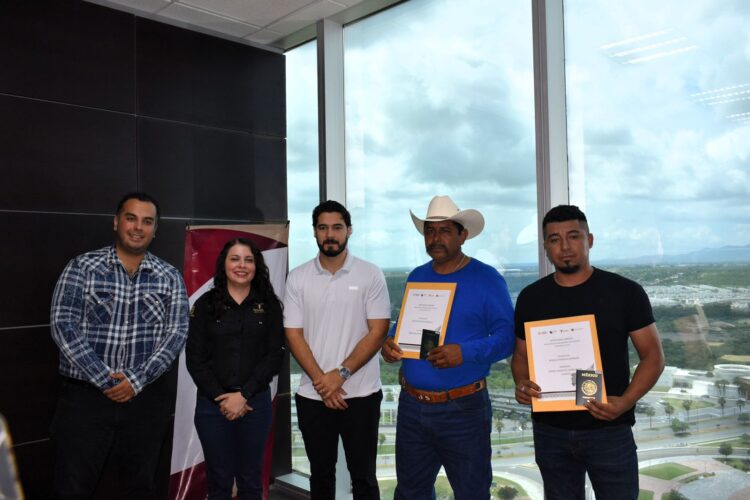 Tamaulipecos viajan a empleo en Canadá