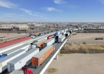 Transportistas rechazas aumento en tarifas de puentes Nuevo Laredo-Laredo