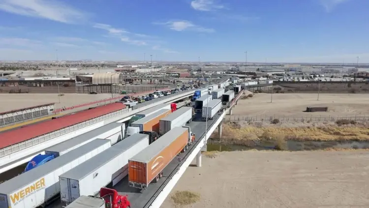 Transportistas rechazas aumento en tarifas de puentes Nuevo Laredo-Laredo