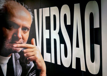 París homenajea al icónico diseñador Gianni Versace