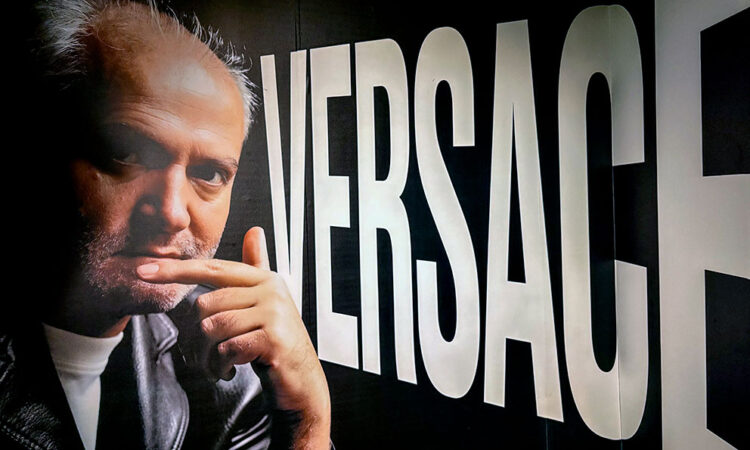 París homenajea al icónico diseñador Gianni Versace