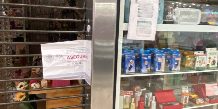 Aseguran locales por presunta piratería