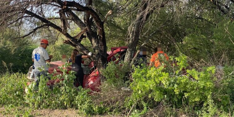 Mujer muere en accidente carretero