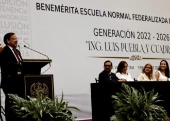Conmemora la BENFT su 137 aniversario con nueva generación de 143 docentes