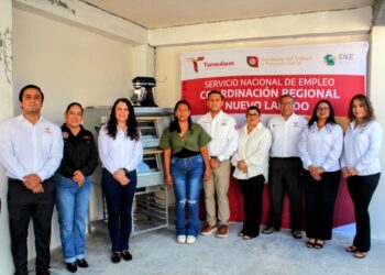 Fortalecen emprendimiento al entregar equipo a dos negocios de Nuevo Laredo