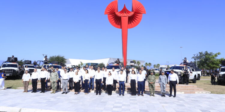Entrega Américo Villarreal vehículos y maquinaria a 4 Secretarías y gobiernos de Tampico y Victoria