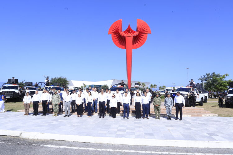 Entrega Américo Villarreal vehículos y maquinaria a 4 Secretarías y gobiernos de Tampico y Victoria