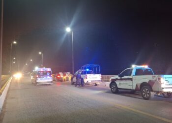 Resguardan a sujeto que intentó saltar de un puente en San Fernando