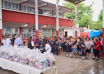 Entrega DIF dotaciones para que continúen desayunos escolares en vacaciones