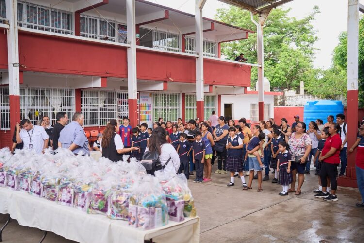 Entrega DIF dotaciones para que continúen desayunos escolares en vacaciones