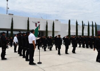 Toman protesta de bandera policías recién integrados a la Guardia Estatal