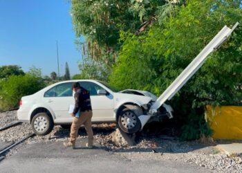 Mujer herida en fuerte choque en el crucero Berriozábal y Eje Vial Lázaro Cárdenas