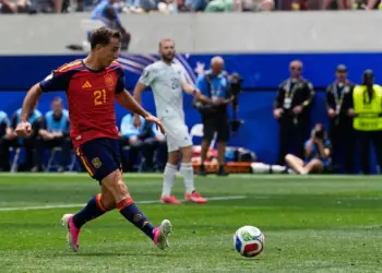 España golea 3-0 a Austria y sella su pase a los Octavos de final