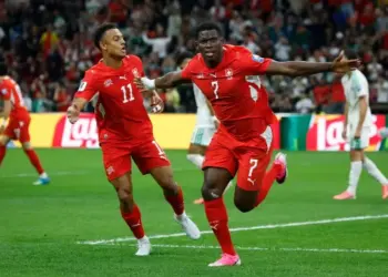 Suiza derrota 2-0 a Argelia y asegura su boleto a los octavos del Mundial