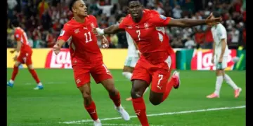 Suiza derrota 2-0 a Argelia y asegura su boleto a los octavos del Mundial