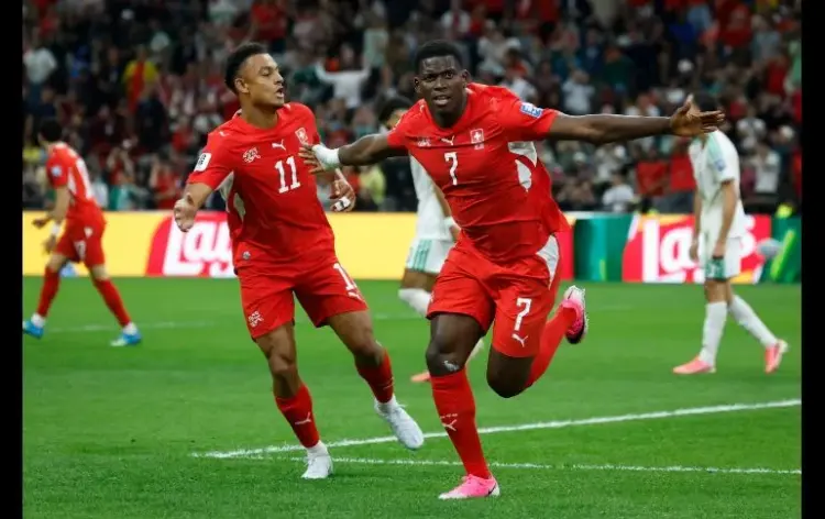 Suiza derrota 2-0 a Argelia y asegura su boleto a los octavos del Mundial