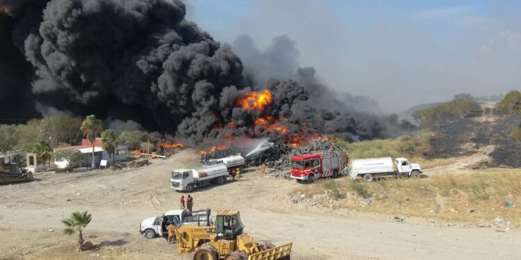 Voraz incendio en el basurero municipal de Cd. Victoria