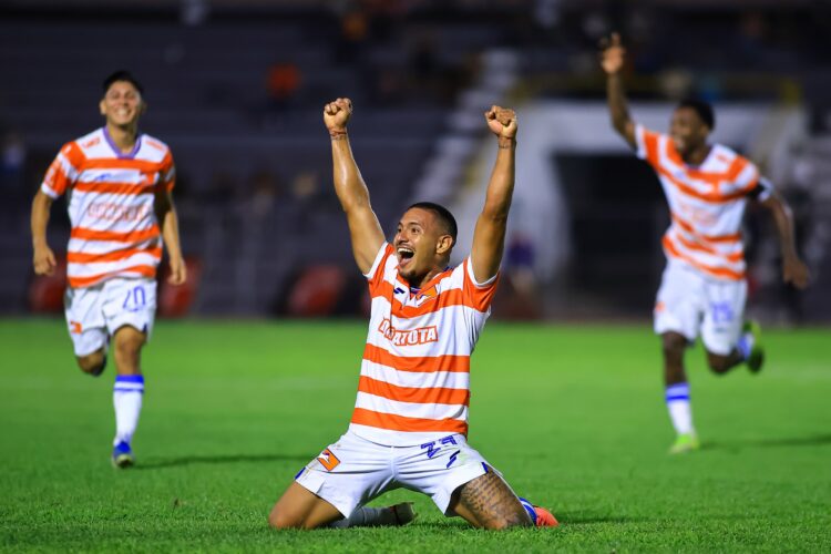 Correcaminos de la UAT golea en casa 3-1 al campeón alteños de Tepatitlán