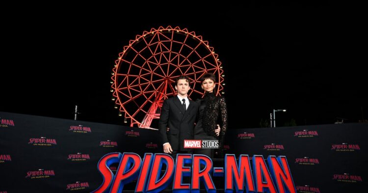 Polémica por bandera de México en evento de Tom Holland y Zendaya