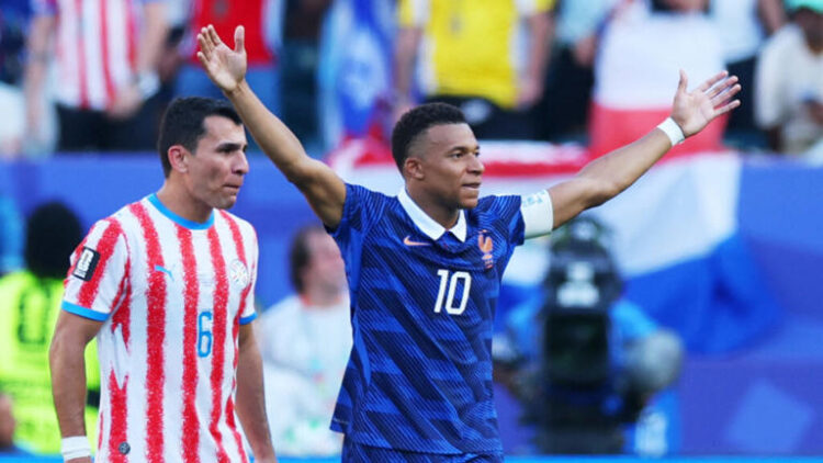 Francia vence 1-0 a Paraguay con penal de Mbappe y avanza a cuartos de final
