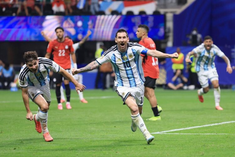 Argentina remontó ante Egipto 3-2 y está en cuartos de final en el Mundial