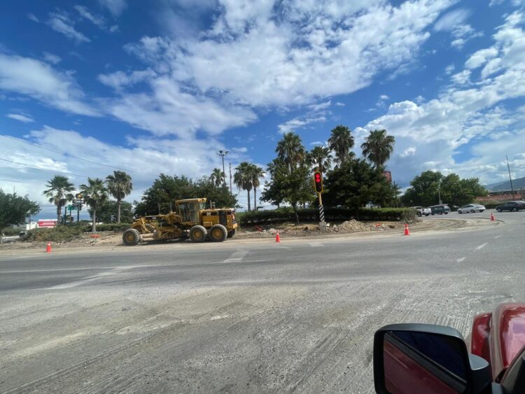 Reactivan reducción de glorieta en salida a Monterrey; amplían un carril para agilizar tráfico