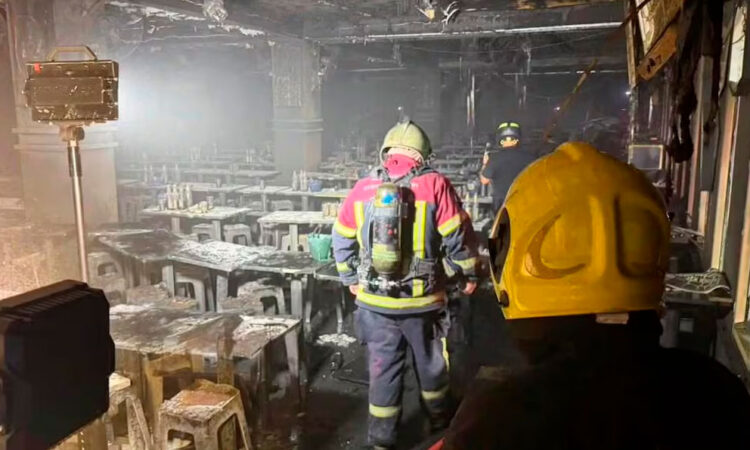 Incendio en bar de Tailandia deja 32 muertos y decenas de heridos