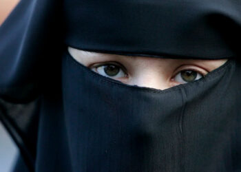 Parlamento de Portugal avala veto al burka