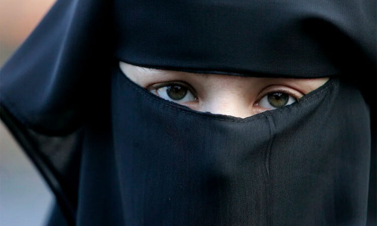 Parlamento de Portugal avala veto al burka