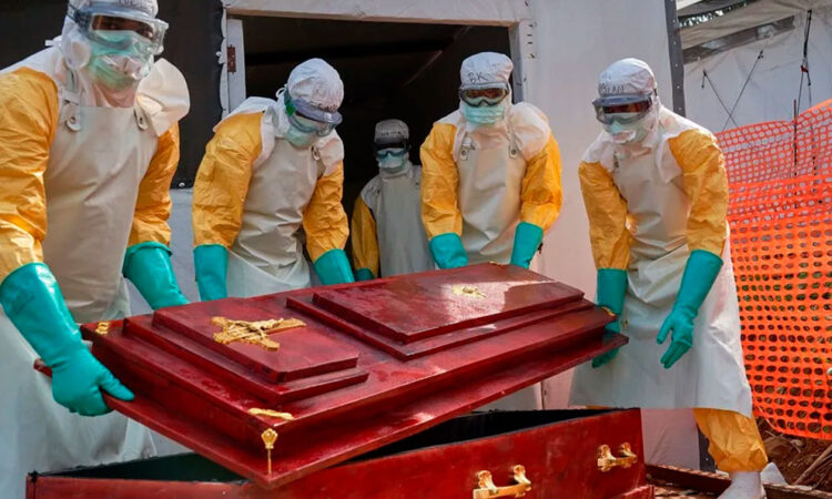 Brote de ébola sigue expandiéndose, advierte la OMS