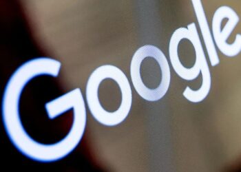 Bruselas multa a Google con 890 millones de euros