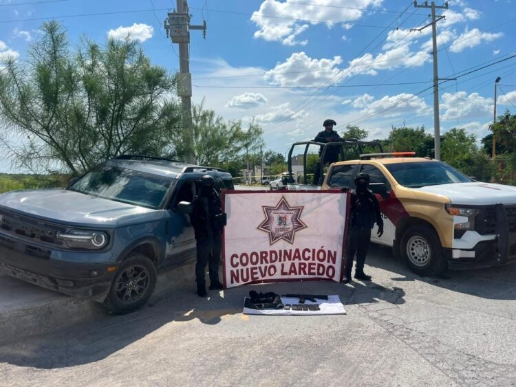 Aseguran vehículo con armamento en Nuevo Laredo