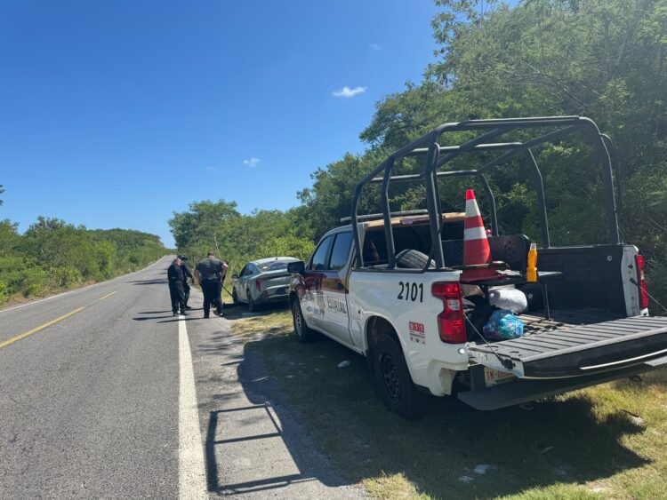 Guardia Estatal auxilia a paisanos en carreteras