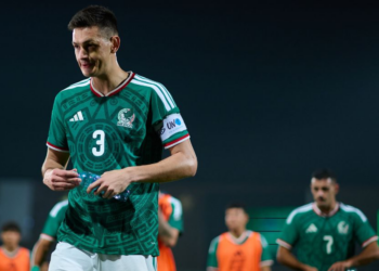México vs Inglaterra: César Montes y las claves tácticas para contener a Harry Kane