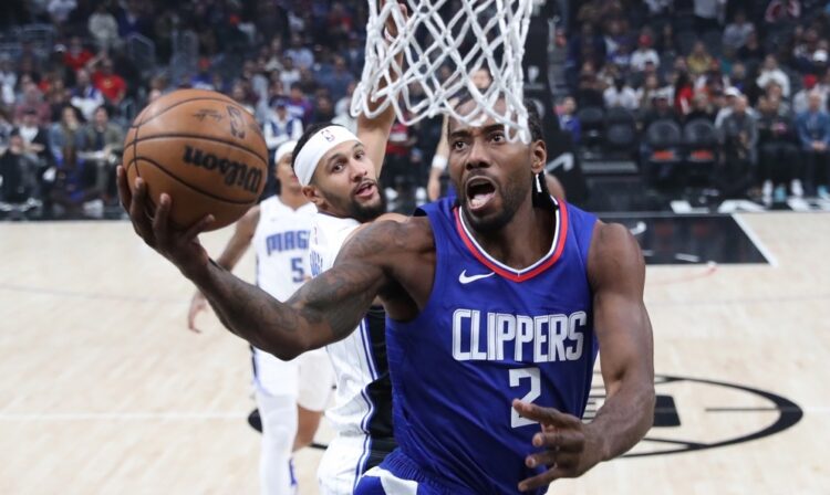 NBA detiene el cambio de Kawhi Leonard a Toronto por auditoría financiera
