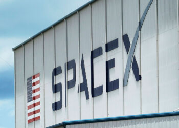 SpaceX habría presentado un prototipo de dispositivo de inteligencia artificial a inversores