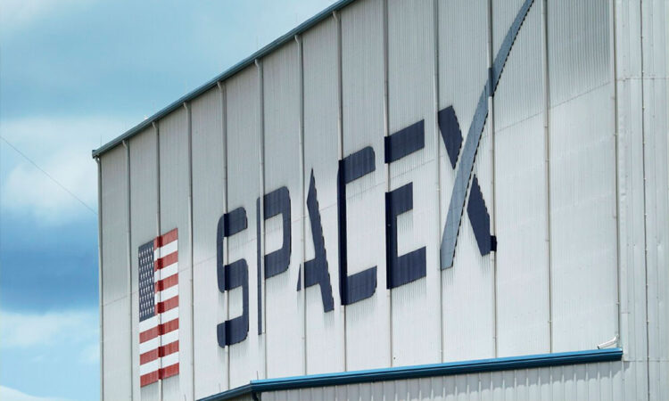 SpaceX habría presentado un prototipo de dispositivo de inteligencia artificial a inversores