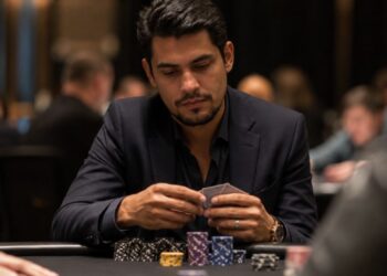 Nueve jugadores mantienen abierto el gran premio del póker