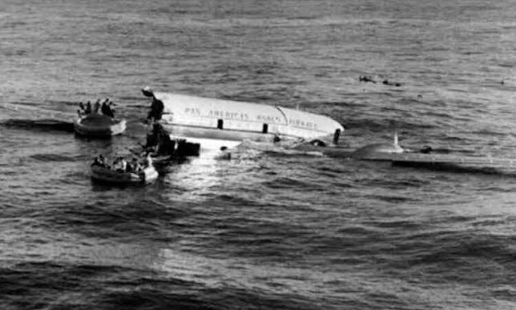 Encuentran restos de avión de Pan Am desaparecido hace 74 años