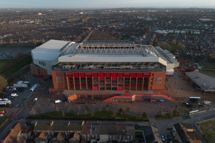 Liverpool analiza inversión millonaria con valuación histórica