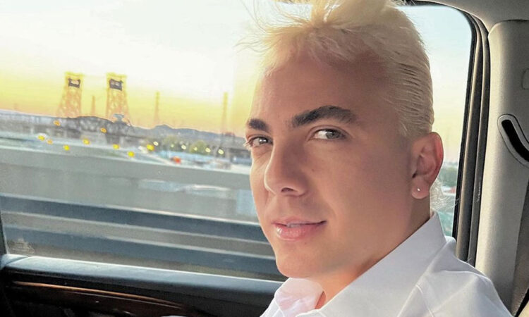 Cristian Castro presenta a su novia y celebra su graduación