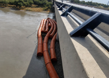 Cierran puente Comercio Mundial por crecida del Río Bravo