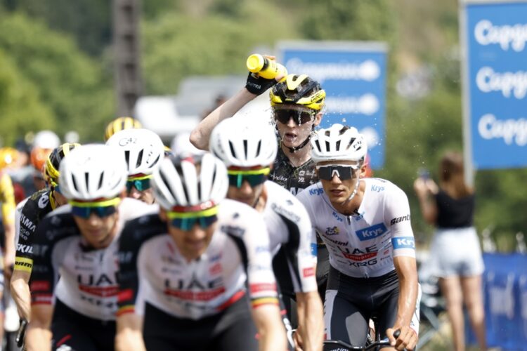 Isaac del Toro conserva el Top 10 en el Tour de Francia