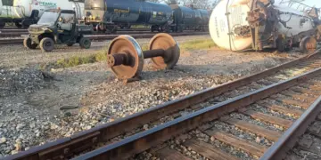 Descarrila carrotanque con gasolina en Ciudad Madero
