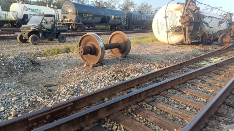 Descarrila carrotanque con gasolina en Ciudad Madero
