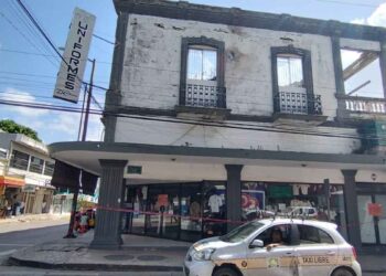 Clausuran edificio por riesgo en Tampico