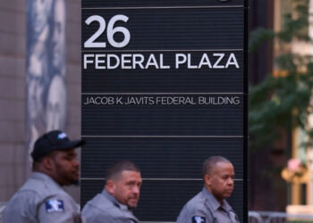 Arrestan a sospechoso de lanzar explosivo contra edificio federal