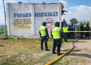 Muere un hombre tras explosión de polvorín en Edomex