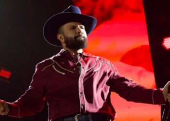 Carín León cierra el Fan Fest en Monterrey ante 50 mil fans