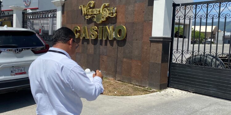 Empleados cierran casino para impedir embargo